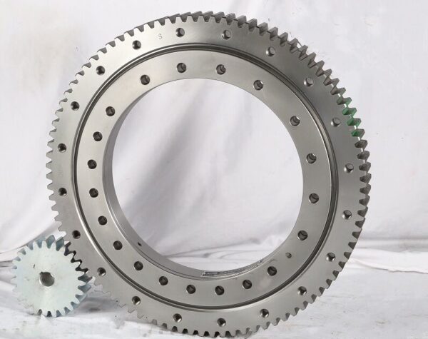 Turntable-slewing-bearing-with-pinion