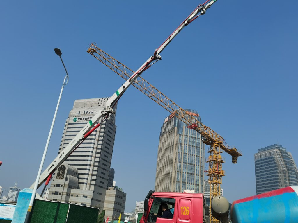 XCMG-HB62V-concrete-pump-truck-AND-Tower-crane-1