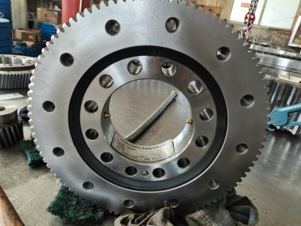 slewing-bearing-with-Helical-gear-1