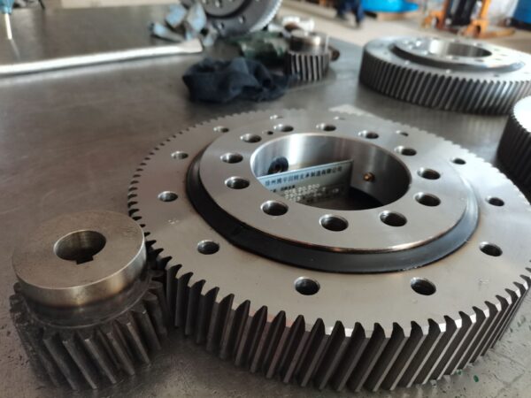 slewing-bearing-with-Helical-gear